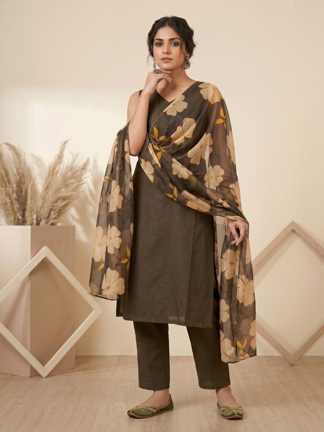 Womens Olive Green Solid Sleeveless Kurta With Straight Pant And Matching Floral Organza Dupatta