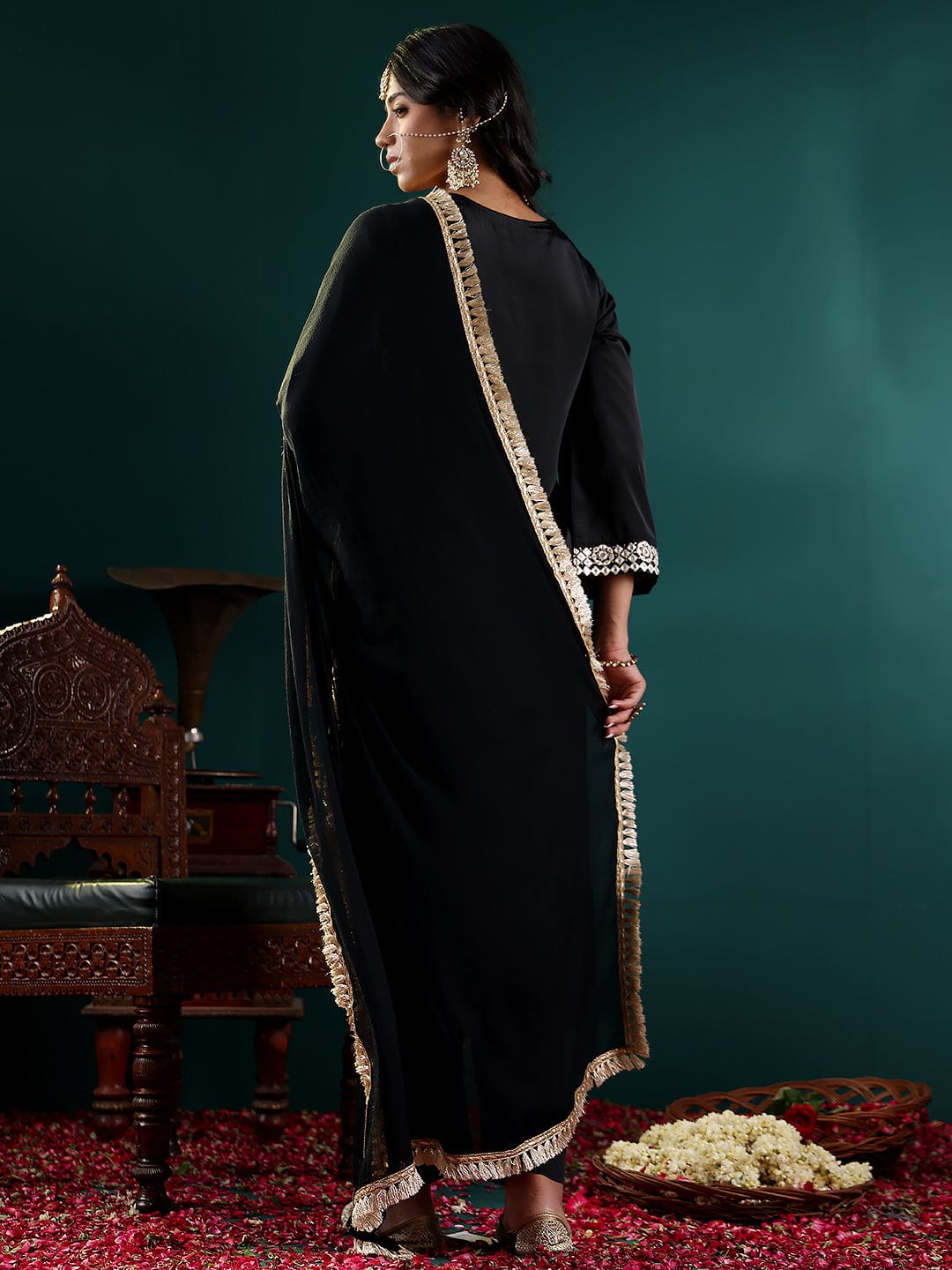The Kurti Collection Women Black Mirror Embroidered Kurta Set
