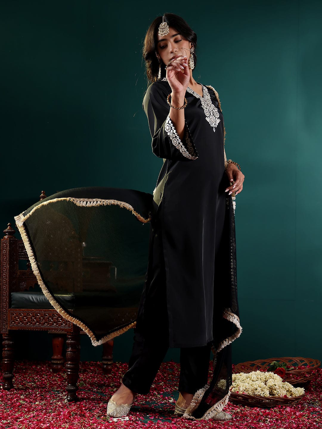 The Kurti Collection Women Black Mirror Embroidered Kurta Set