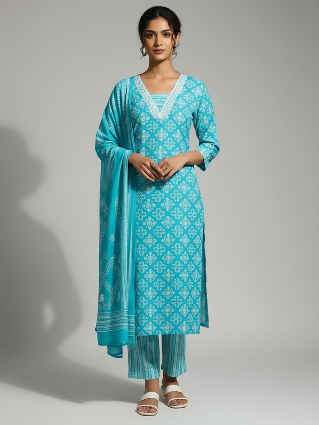 The Kurti Collection Women Floral Printed V Neck Kurta with Trouser & Dupatta