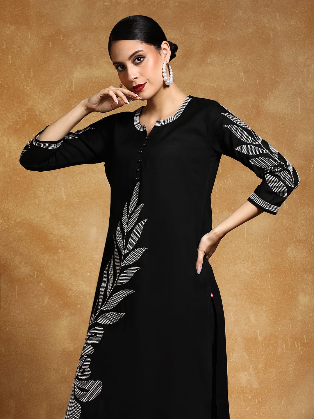 The Kurti Collection Women Thread Embroidered Floral Motif Kurta