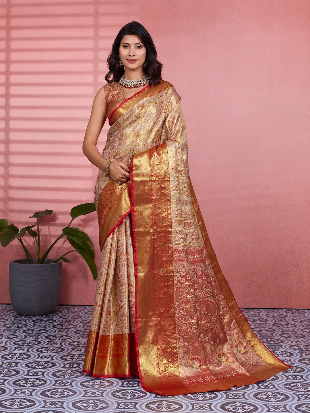 Luxurious silk Saree with rich woven pallu design