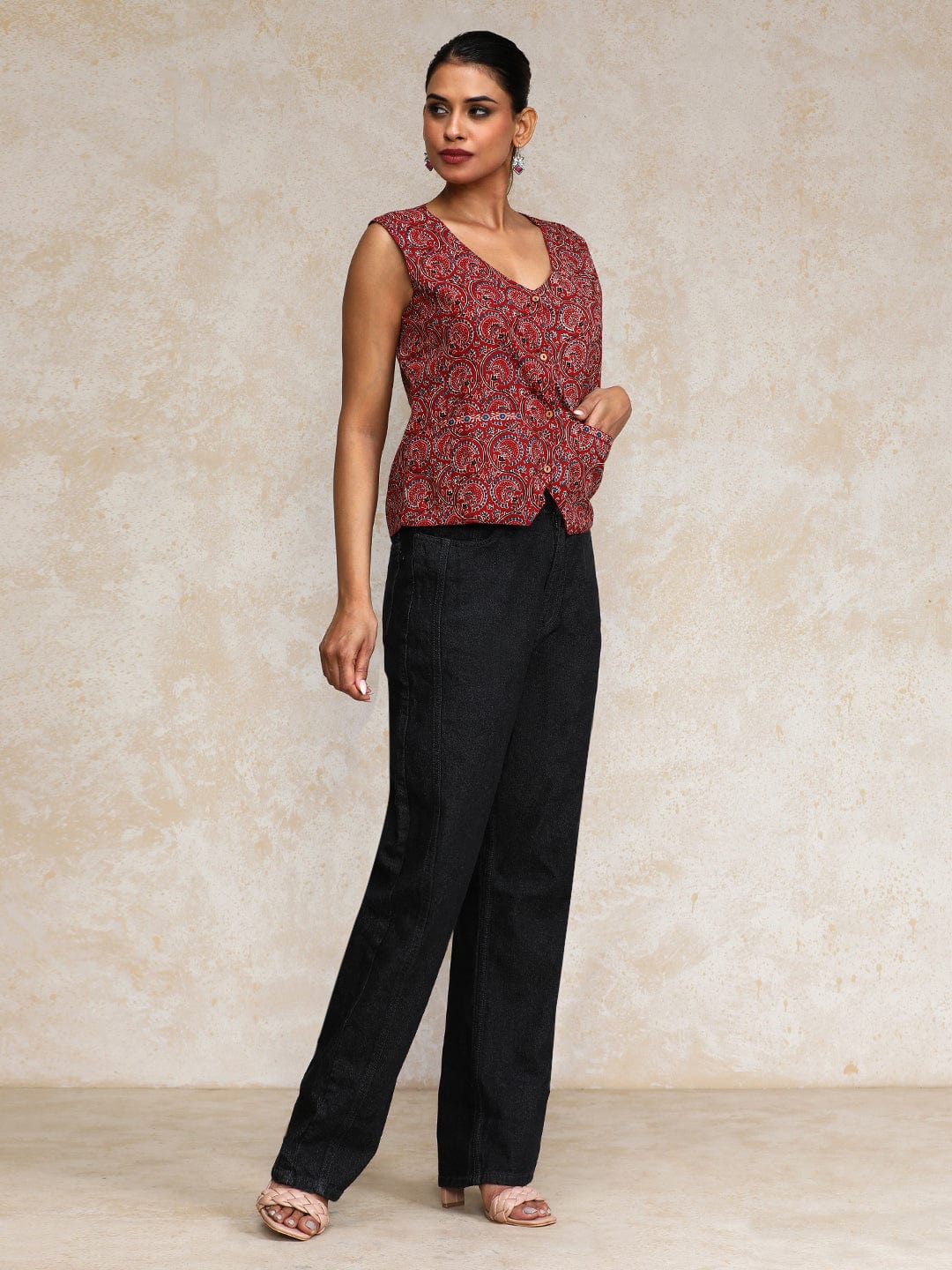 The Kurti Collection Women Printed V Neck short top