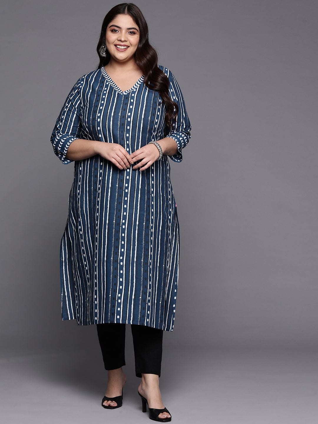 The Kurti Collection Women Blue And White Striped Straight Kurta With V Shape Neckline And 3/4Th Sleeves