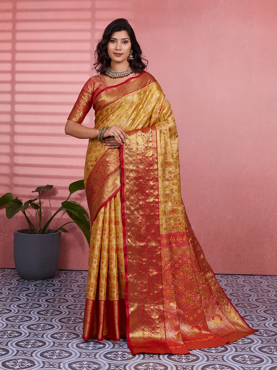 Luxurious silk Saree with rich woven pallu design