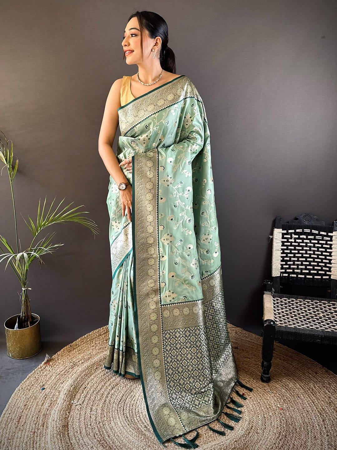 Luxurious silk Saree with rich woven pallu design