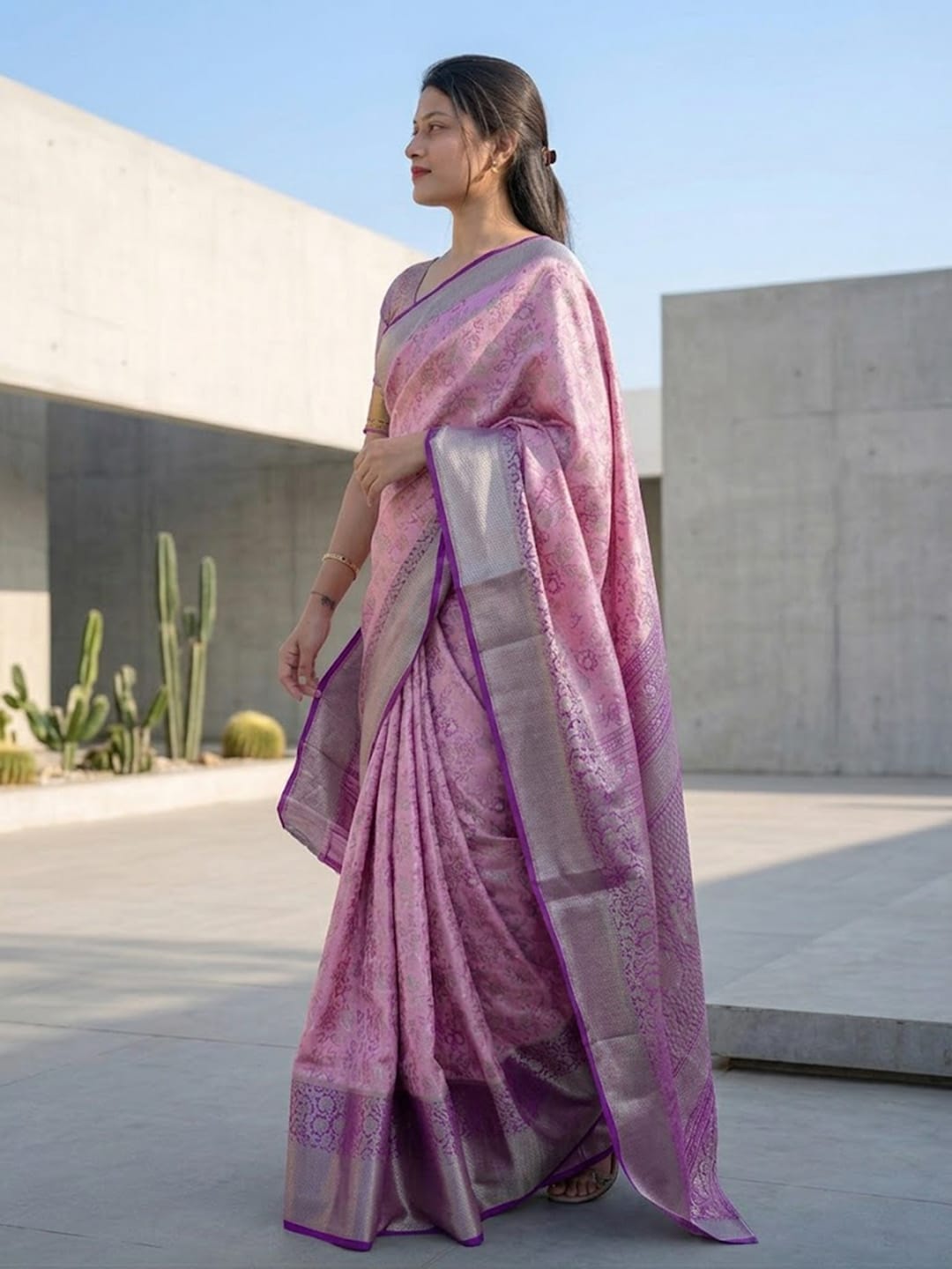 Luxurious silk Saree with rich woven pallu design
