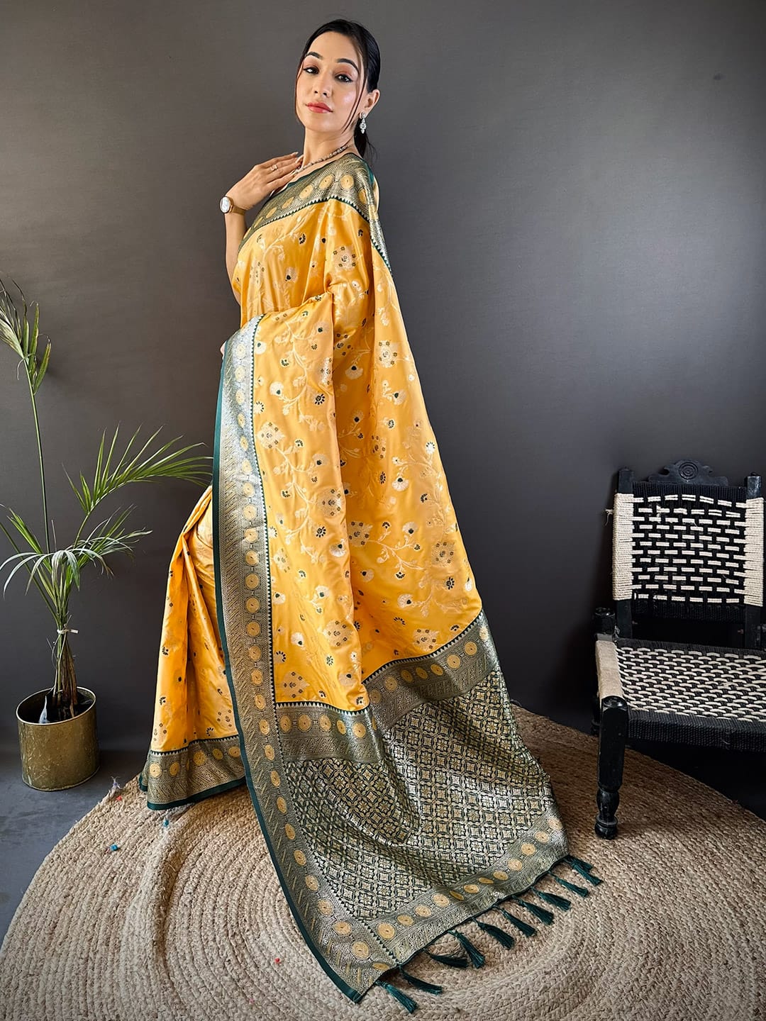 Luxurious silk Saree with rich woven pallu design
