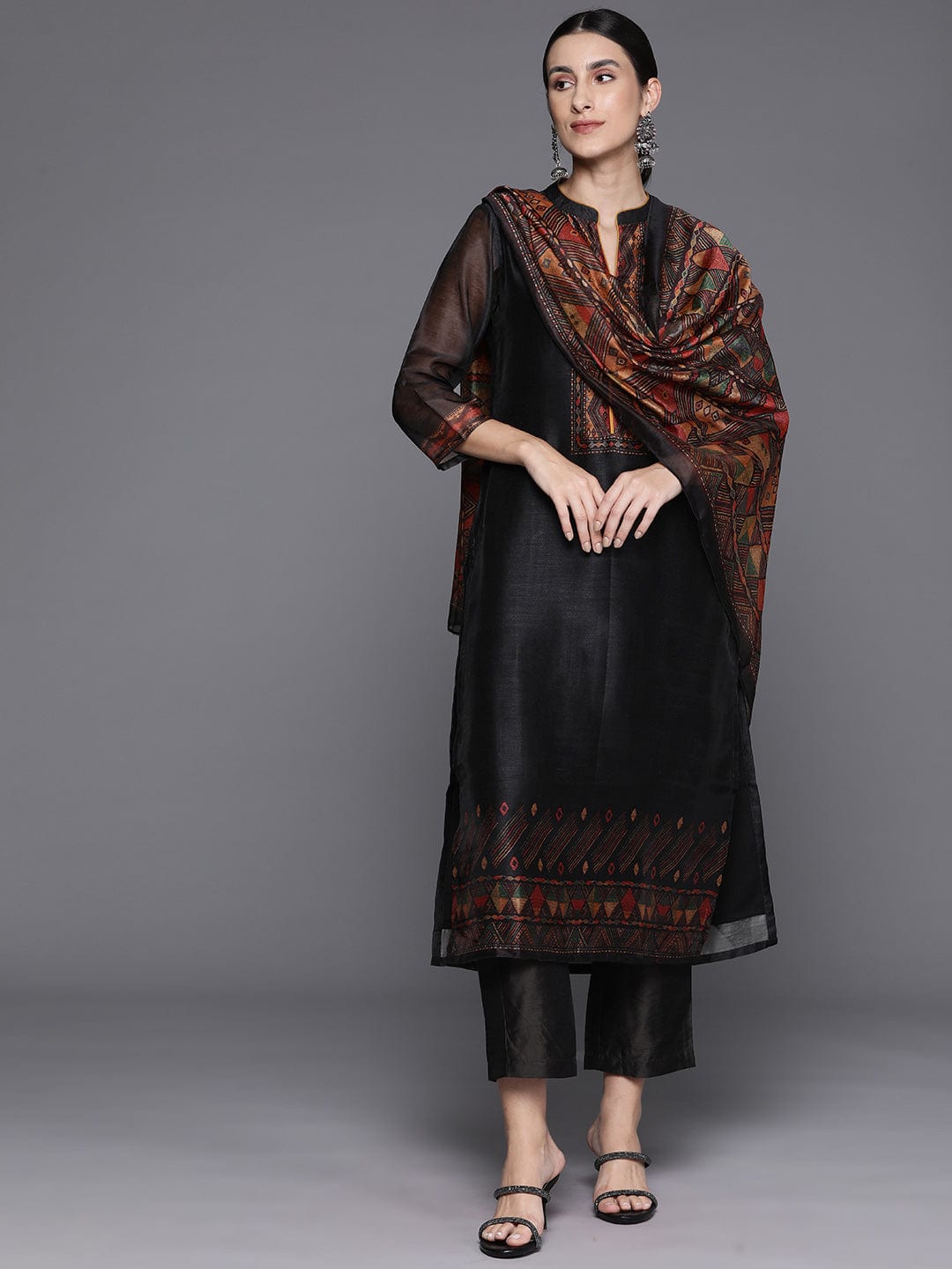 Black Printed Straight Kurta Paired With Solid Bottom And Printed Dupatta