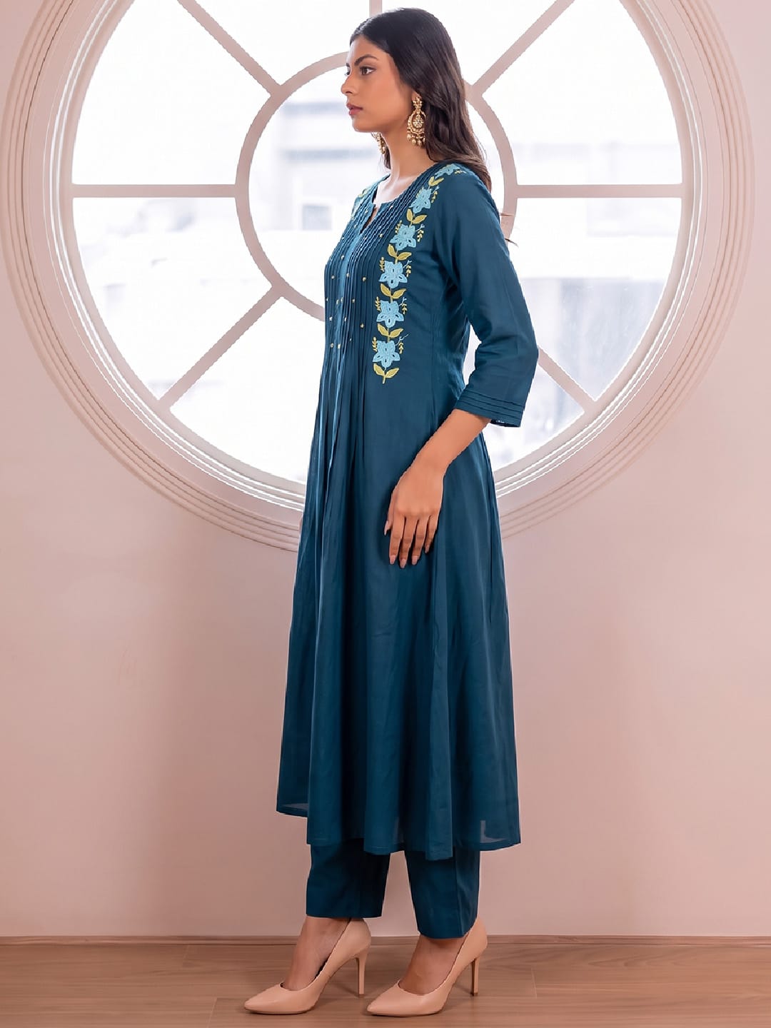 Women's Teal Blue Floral Embroidered Kurta With Trousers