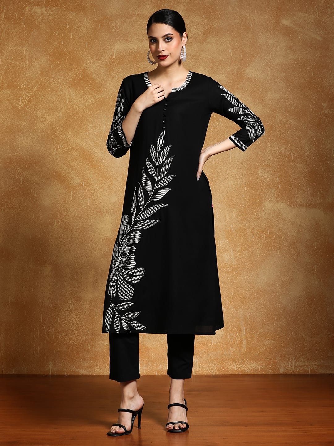 The Kurti Collection Women Thread Embroidered Floral Motif Kurta