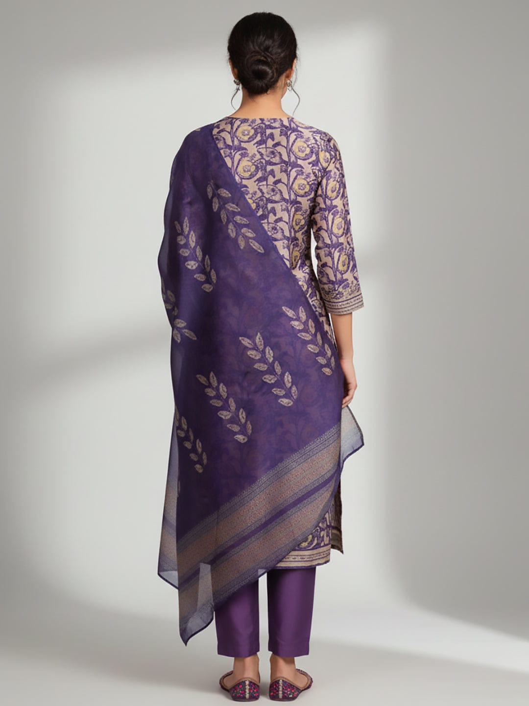 The Kurti Collection Women Purple Floral Printed Straight Kurta With Trousers And Printed Dupatta.