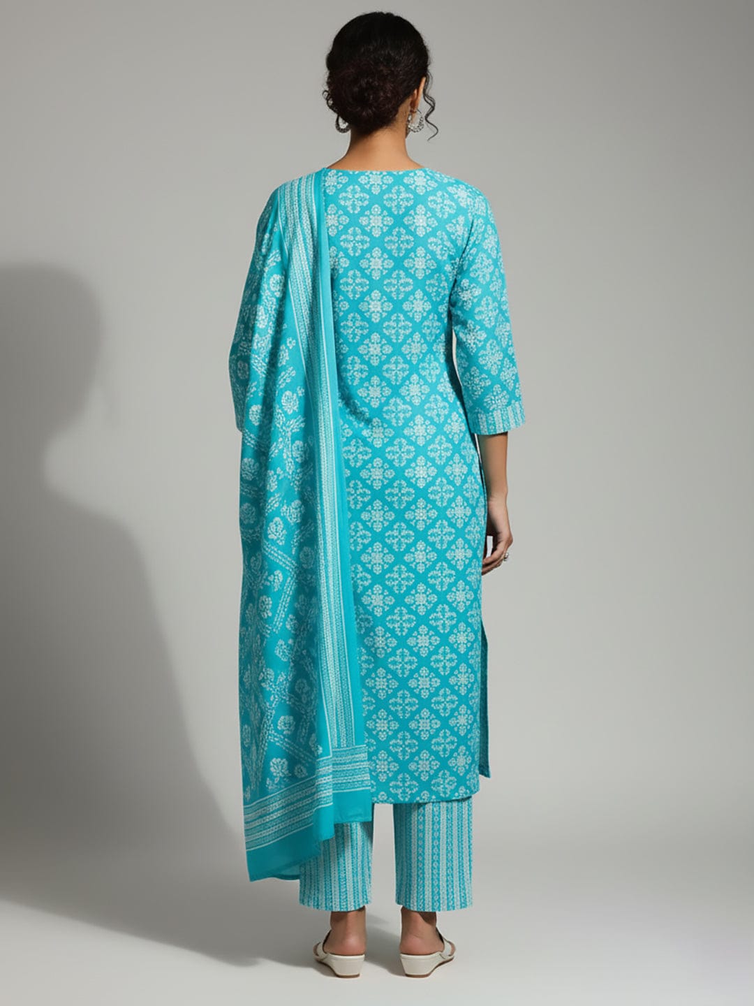 The Kurti Collection Women Floral Printed V Neck Kurta with Trouser & Dupatta