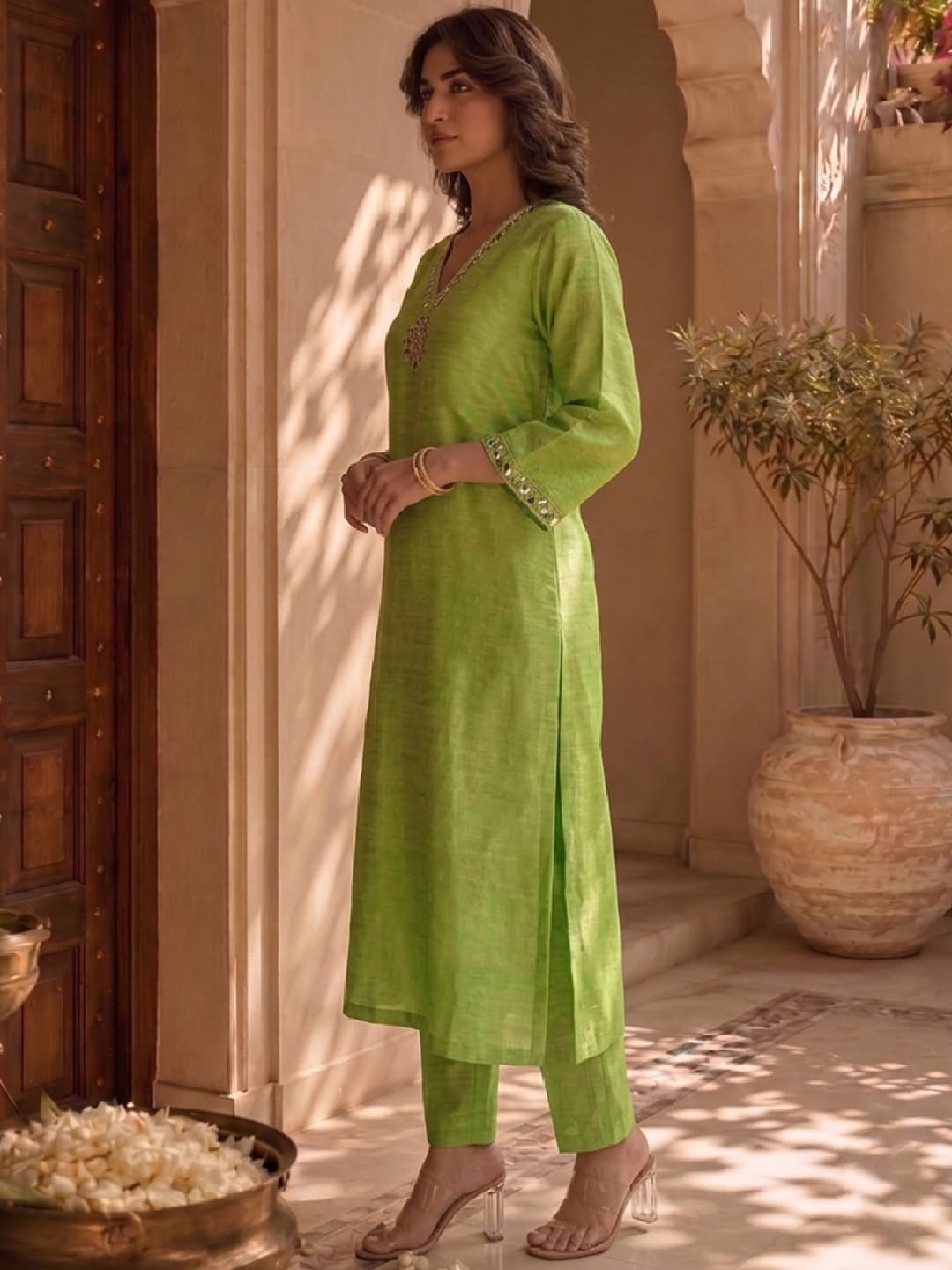 Women's Metallic Lime Green Straight-Fit Kurta Set With Mirror Accents