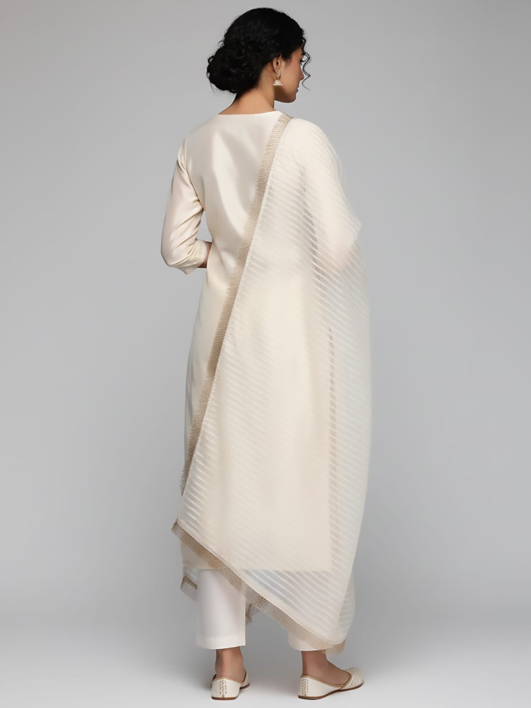 Varanga Women Off White Zari Embroidered And Sequinned Kurta Set With Dupatta