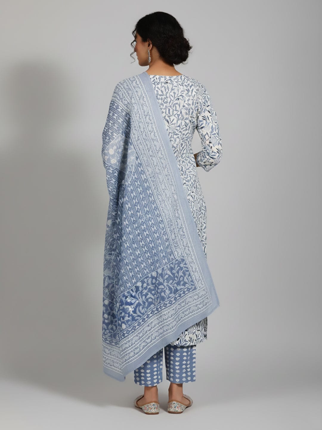 The Kurti Collection Women Ethnic Floral Printed V Neck Straight Kurta with Trouser & Dupatta