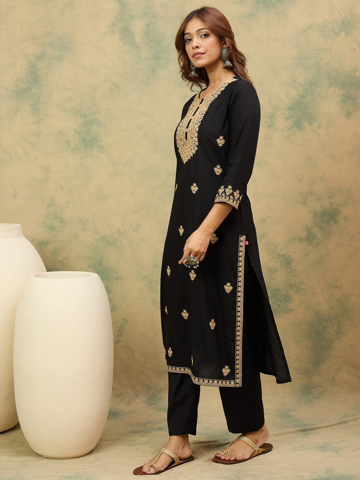The Kurti Collection Women Floral Motif Thread Embroidered Yoke with All over Buta Kurta