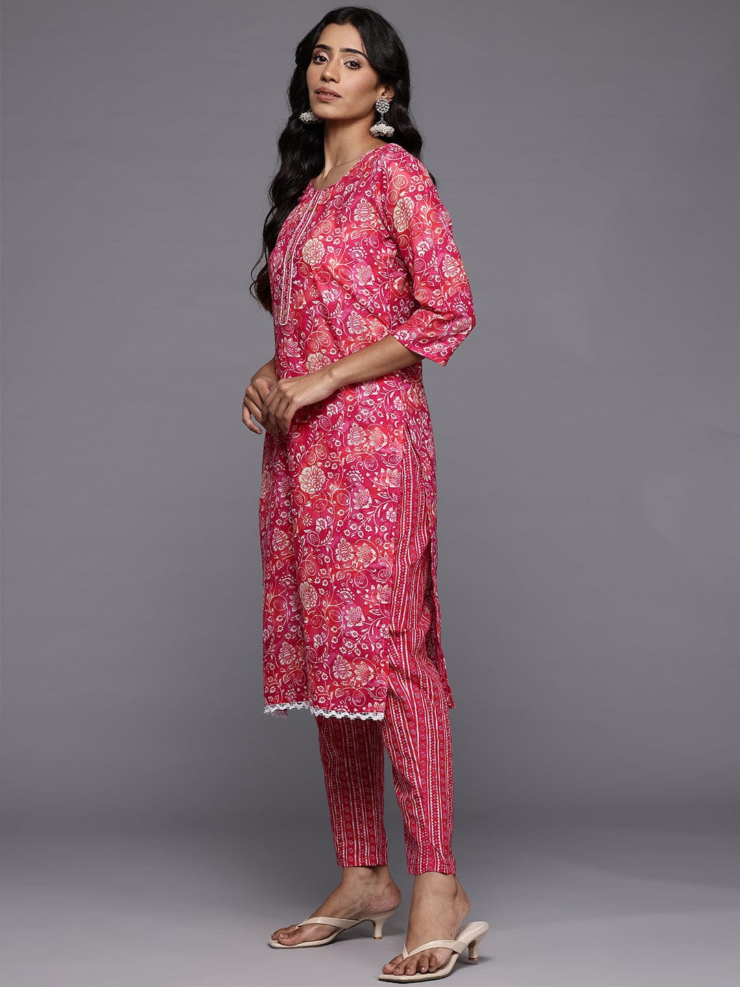 The Kurti Collection Women Floral Jaipuri Printed Lace Detaled Kurta Set With Dupatta