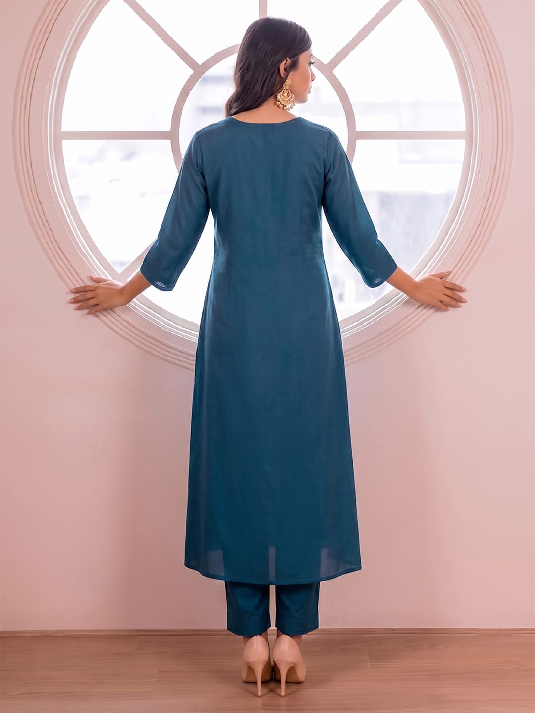 Women's Teal Blue Floral Embroidered Kurta With Trousers