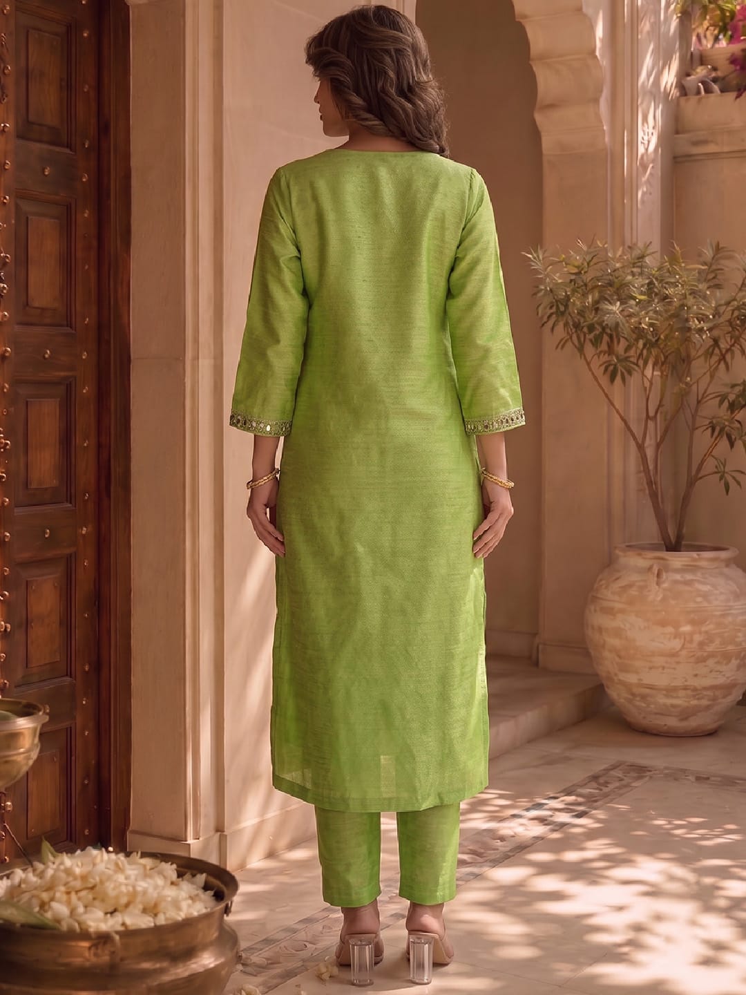 Women's Metallic Lime Green Straight-Fit Kurta Set With Mirror Accents