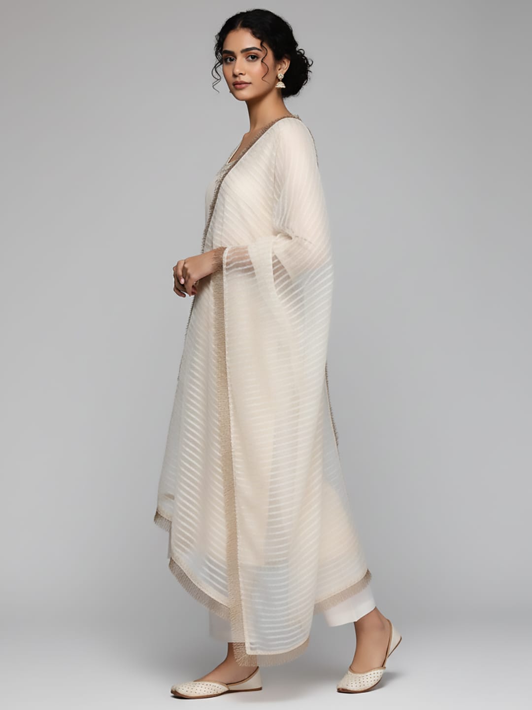 Varanga Women Off White Zari Embroidered And Sequinned Kurta Set With Dupatta
