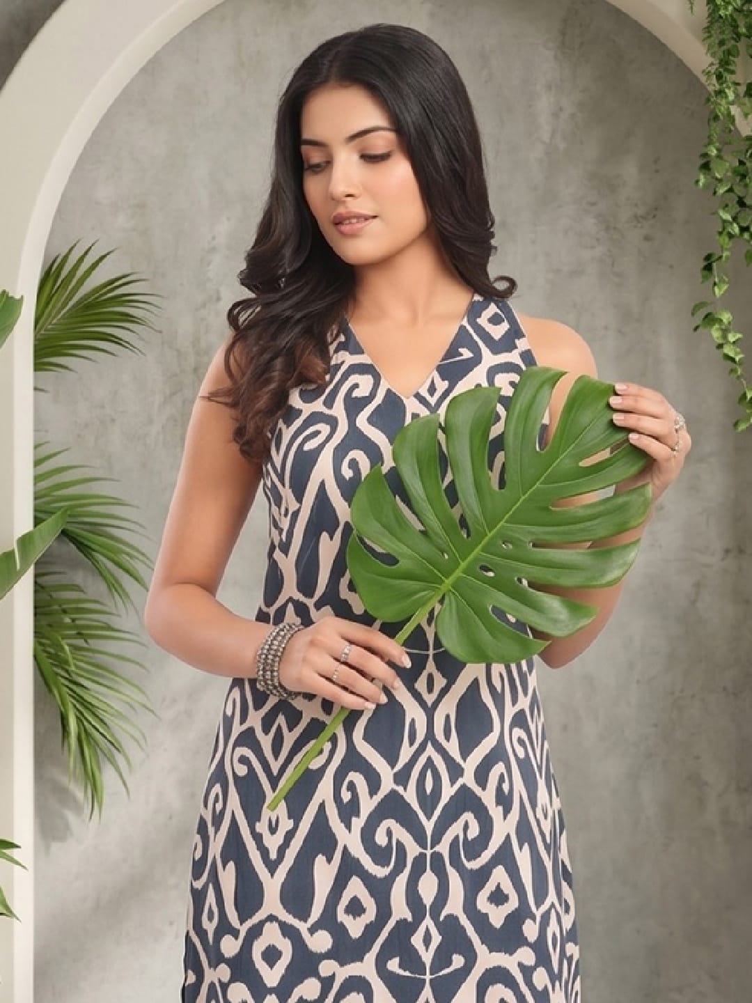 The Kurti Collection Women Blue Ikat Printed Straight Kurta With Bottom