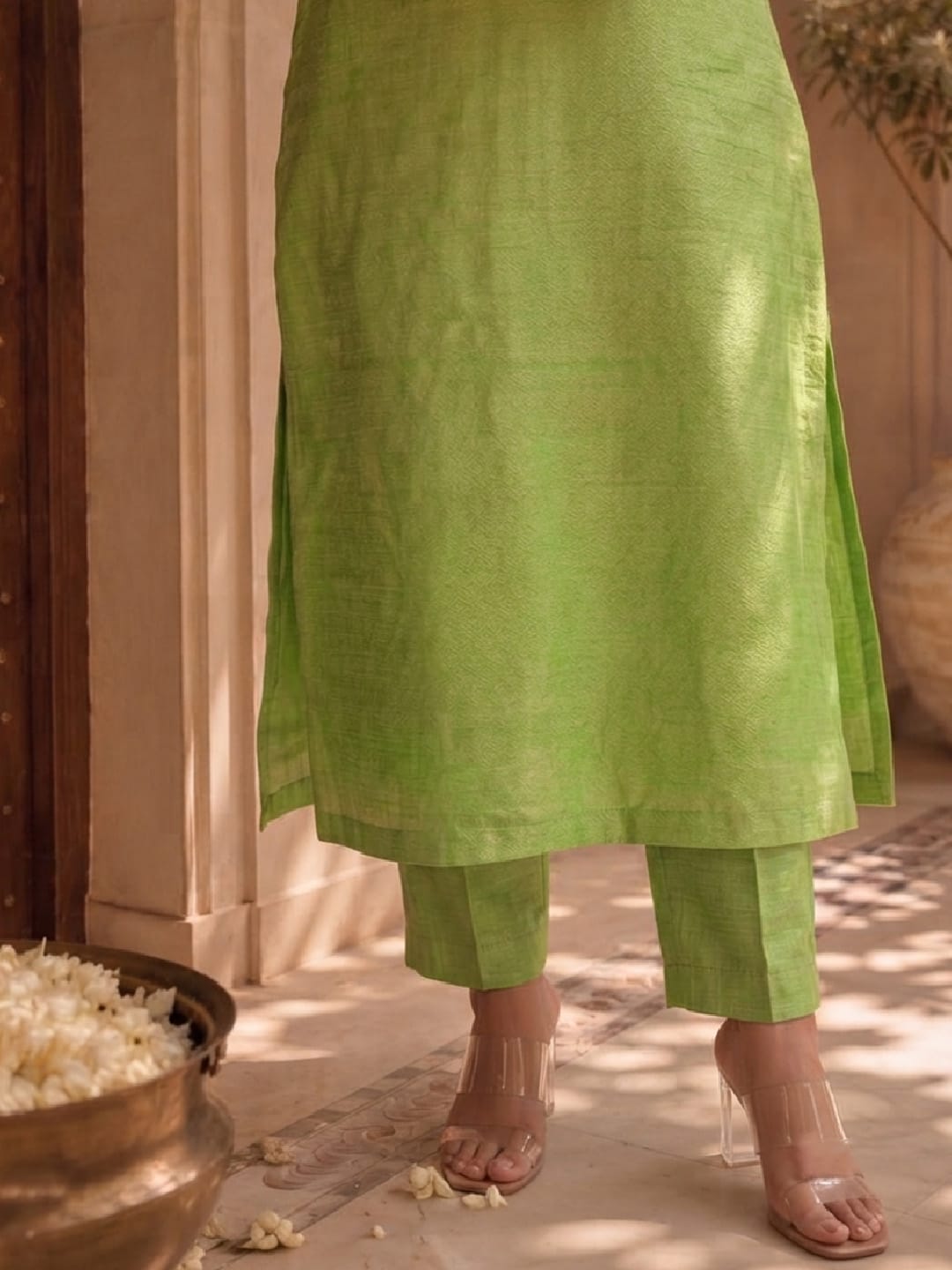 Women's Metallic Lime Green Straight-Fit Kurta Set With Mirror Accents
