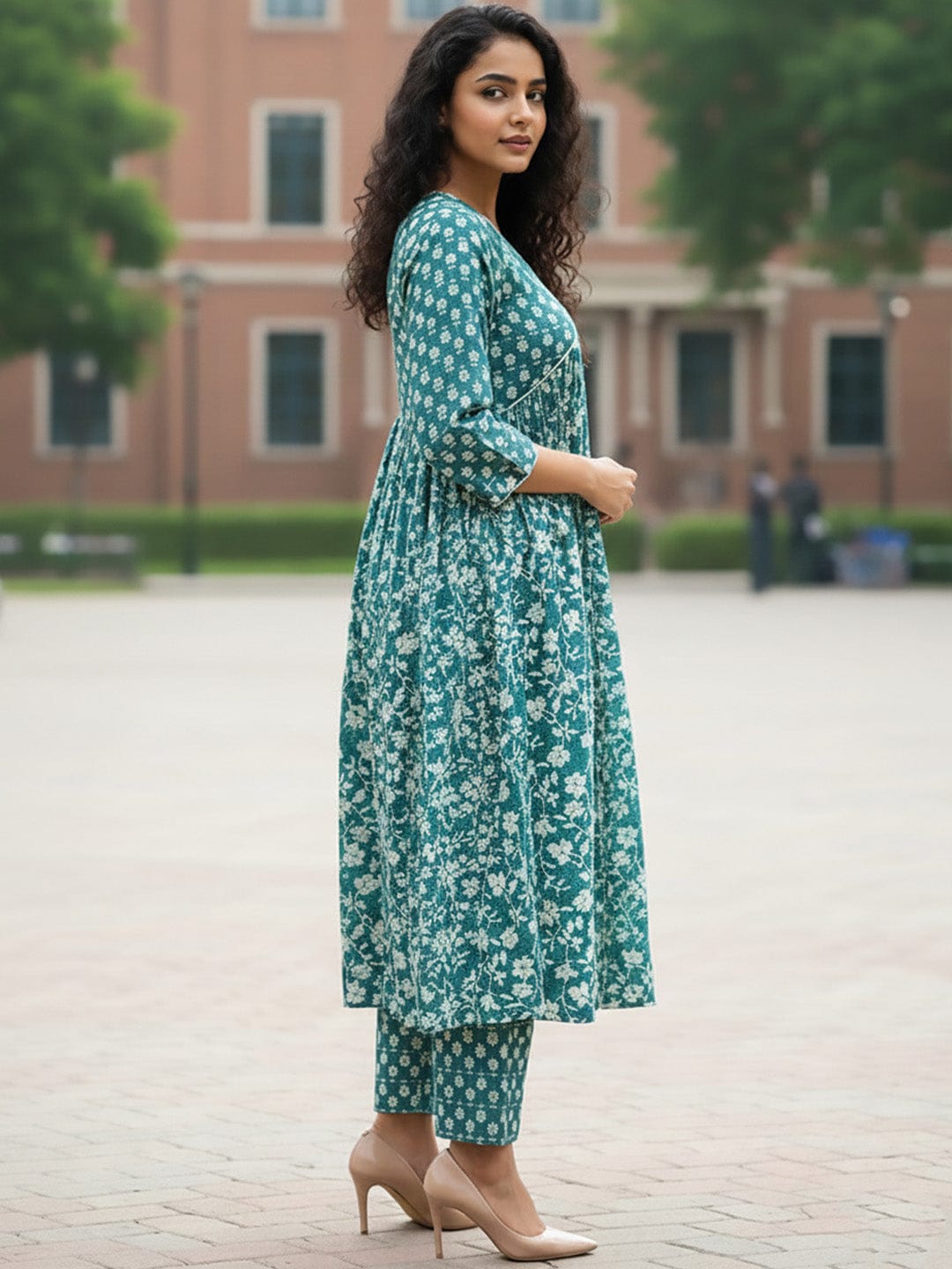 floarl print Aliya-cut kurta in blue and white, teamed with regular-fit ankle-length trousers.