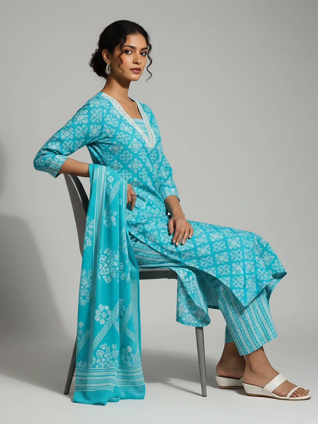 The Kurti Collection Women Floral Printed V Neck Kurta with Trouser & Dupatta
