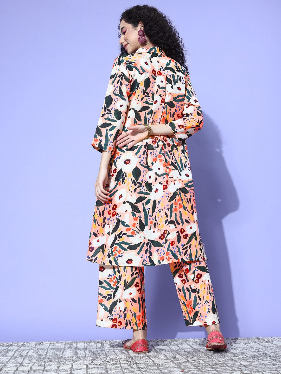 KSUT Women Pink Floral Printed Shirt Collar Straight Kurta Paired With Tonal Bottom