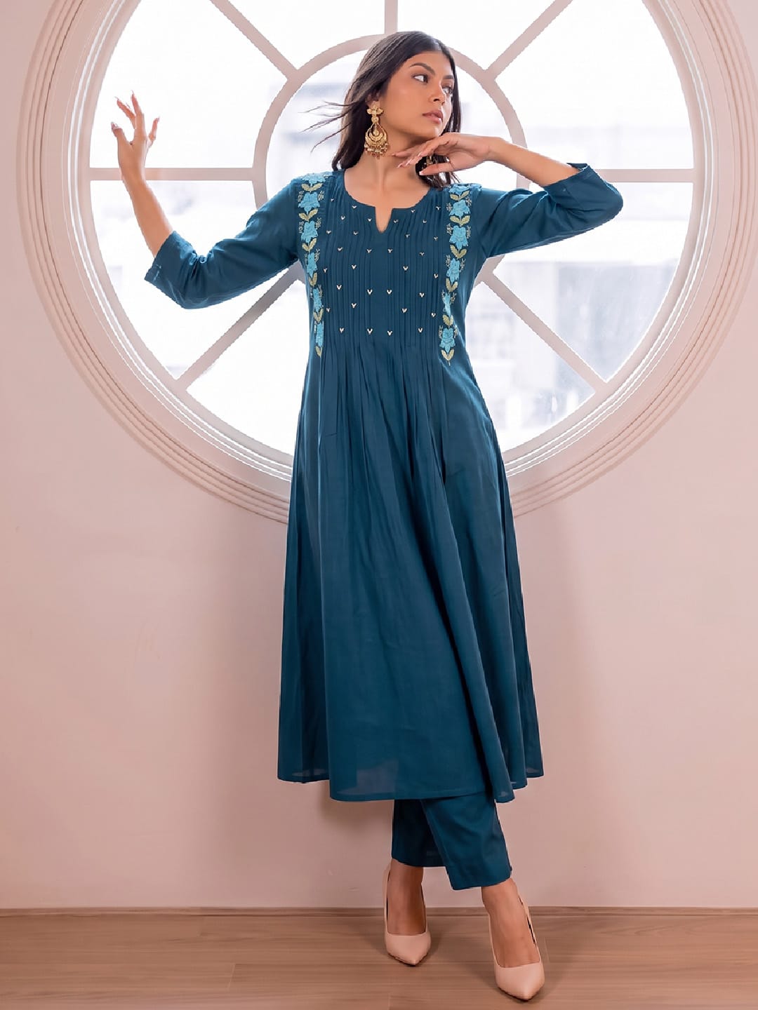 Women's Teal Blue Floral Embroidered Kurta With Trousers