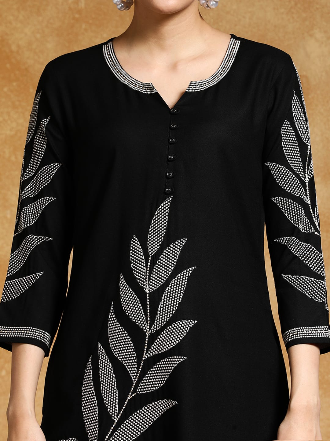 The Kurti Collection Women Thread Embroidered Floral Motif Kurta