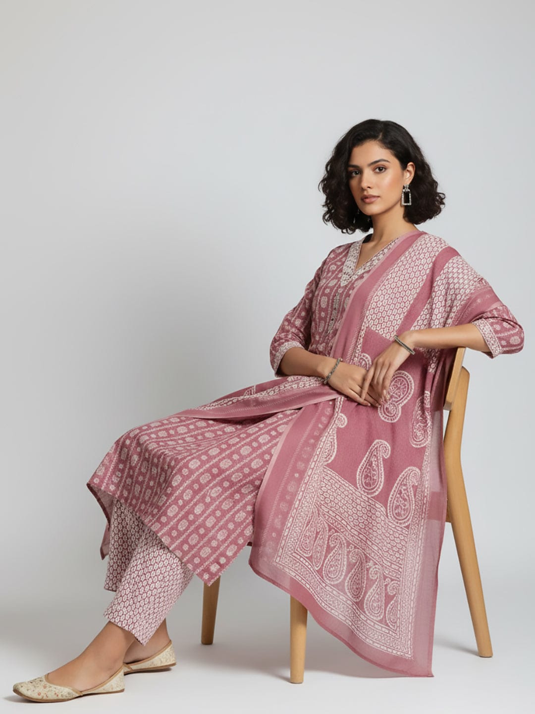 The Kurti Collection Women Floral Printed V Neck Kurta with Trouser & Dupatta