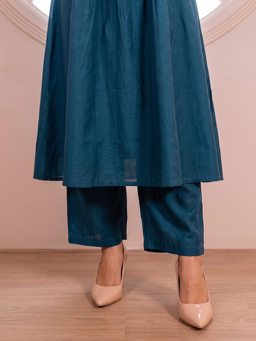 Women's Teal Blue Floral Embroidered Kurta With Trousers
