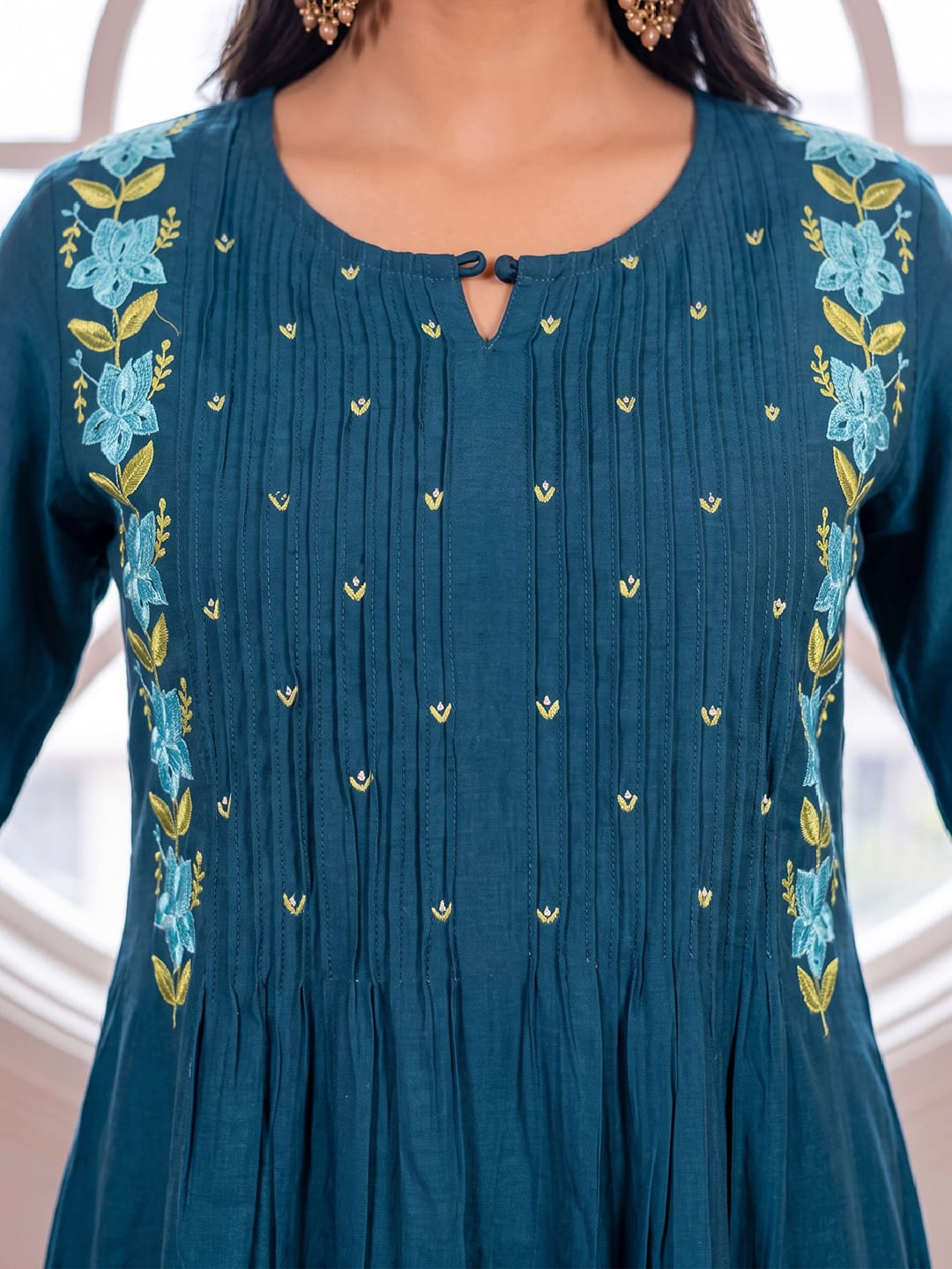 Women's Teal Blue Floral Embroidered Kurta With Trousers