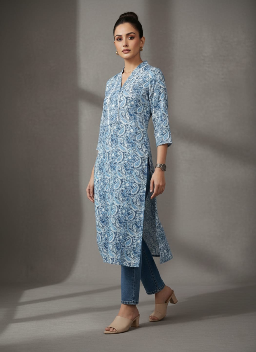 The Kurti Collection Women Paisely Printed V Neck Straight Kurta