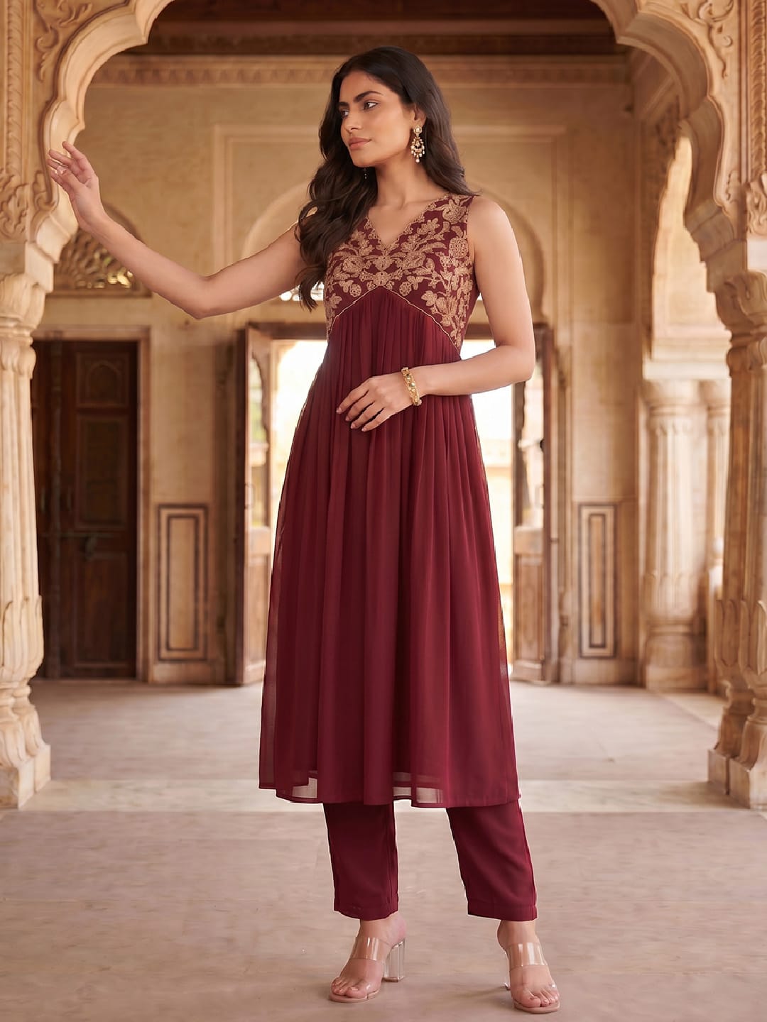 Women's Aliya Cut Kurta Set With Floral Zari Embroidery