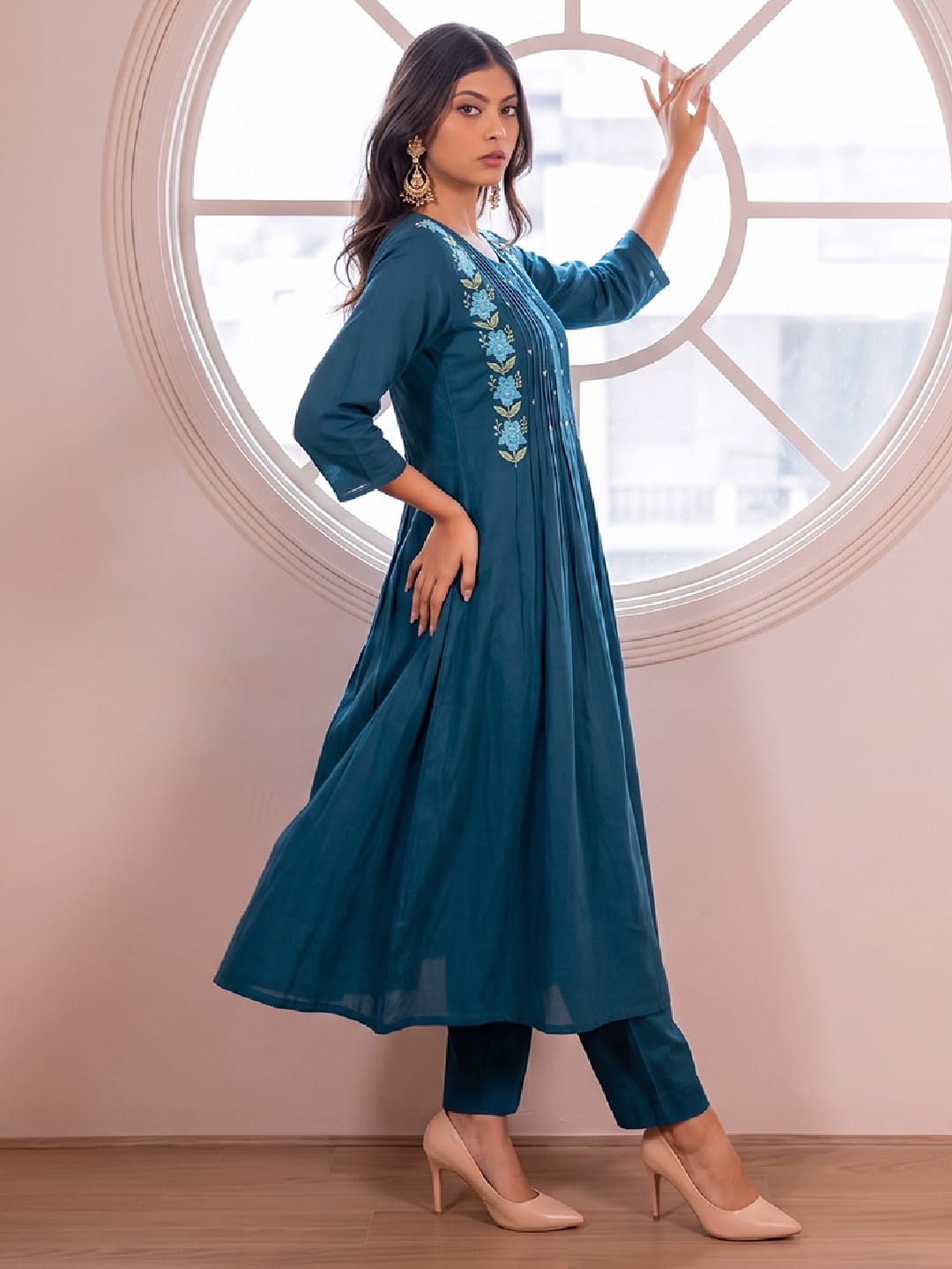 Women's Teal Blue Floral Embroidered Kurta With Trousers