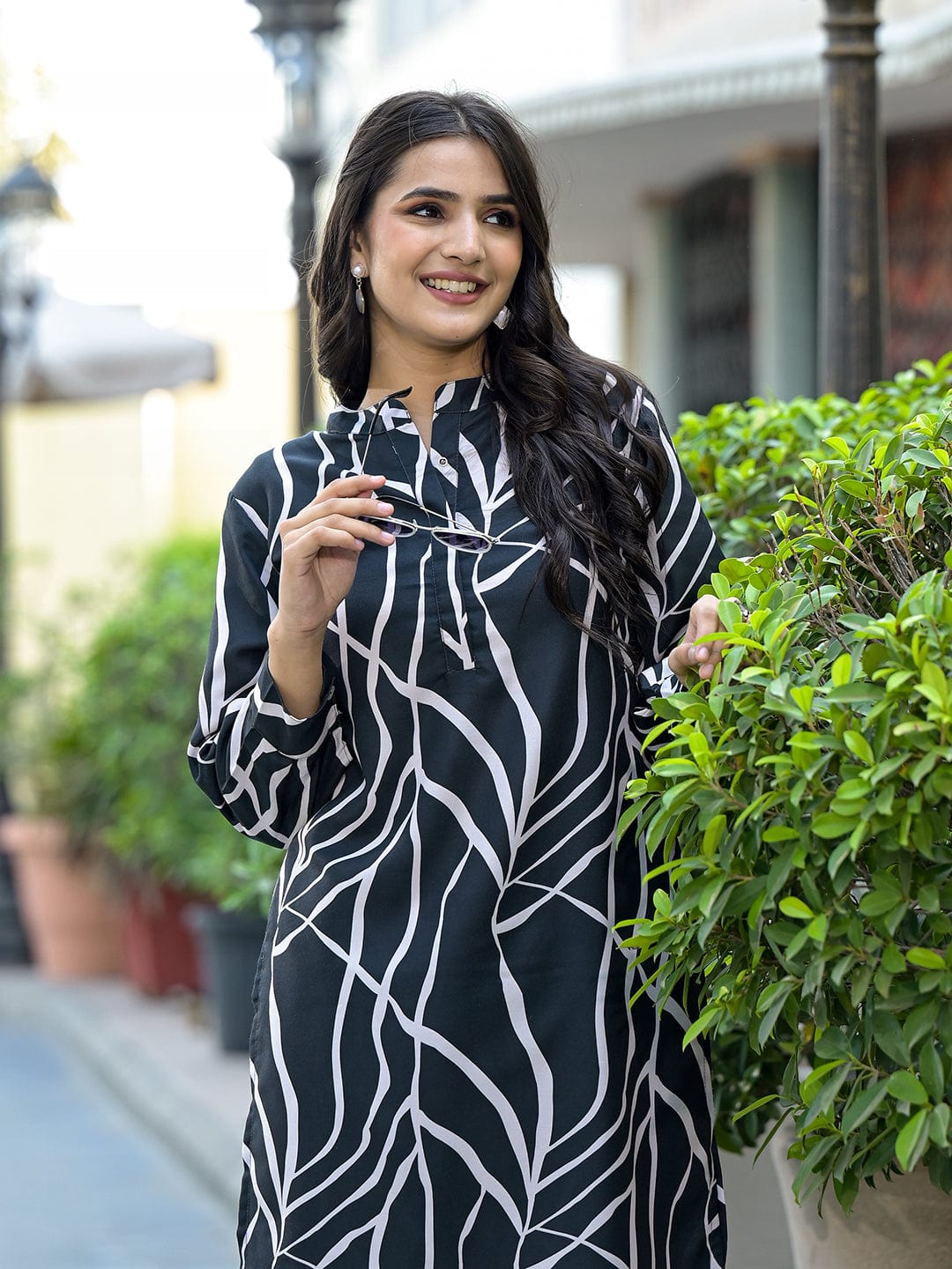 The Kurti Collection Women Black & White Abstract Printed Straight Kurta Paired With Tonal Printed Bottom