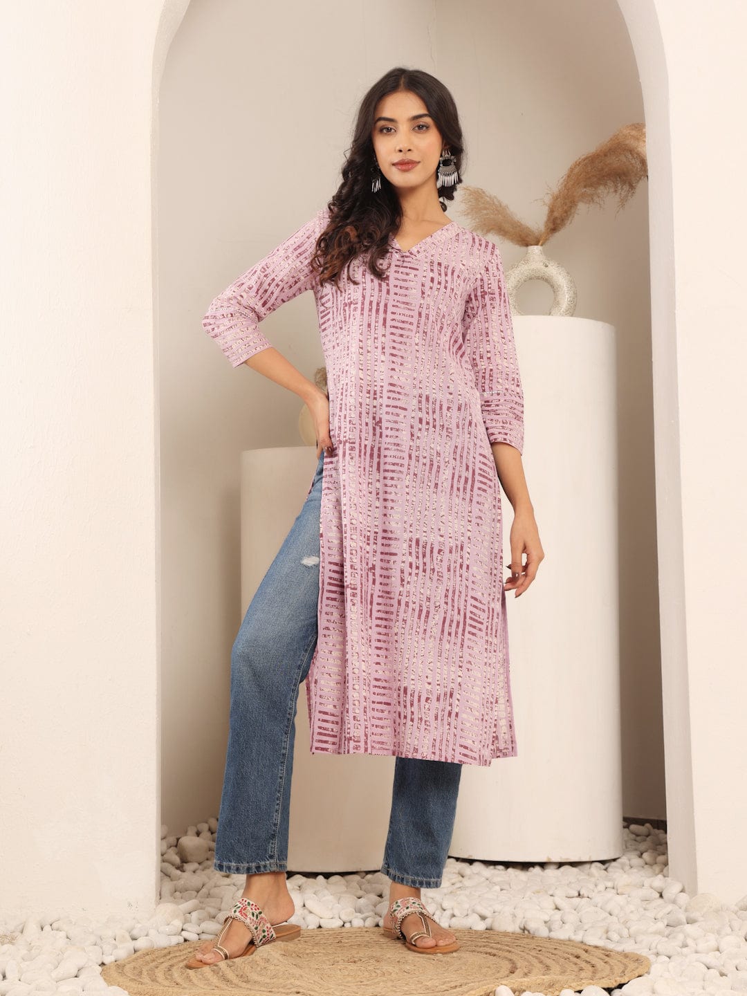 The Kurti Collection Women Lavender Stripe Printed V-Neck Straight Kurta With Three Quarter Sleeves