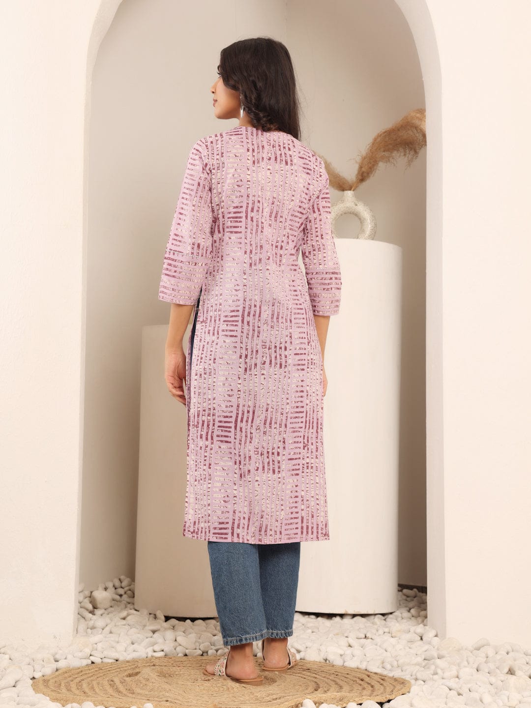 The Kurti Collection Women Lavender Stripe Printed V-Neck Straight Kurta With Three Quarter Sleeves