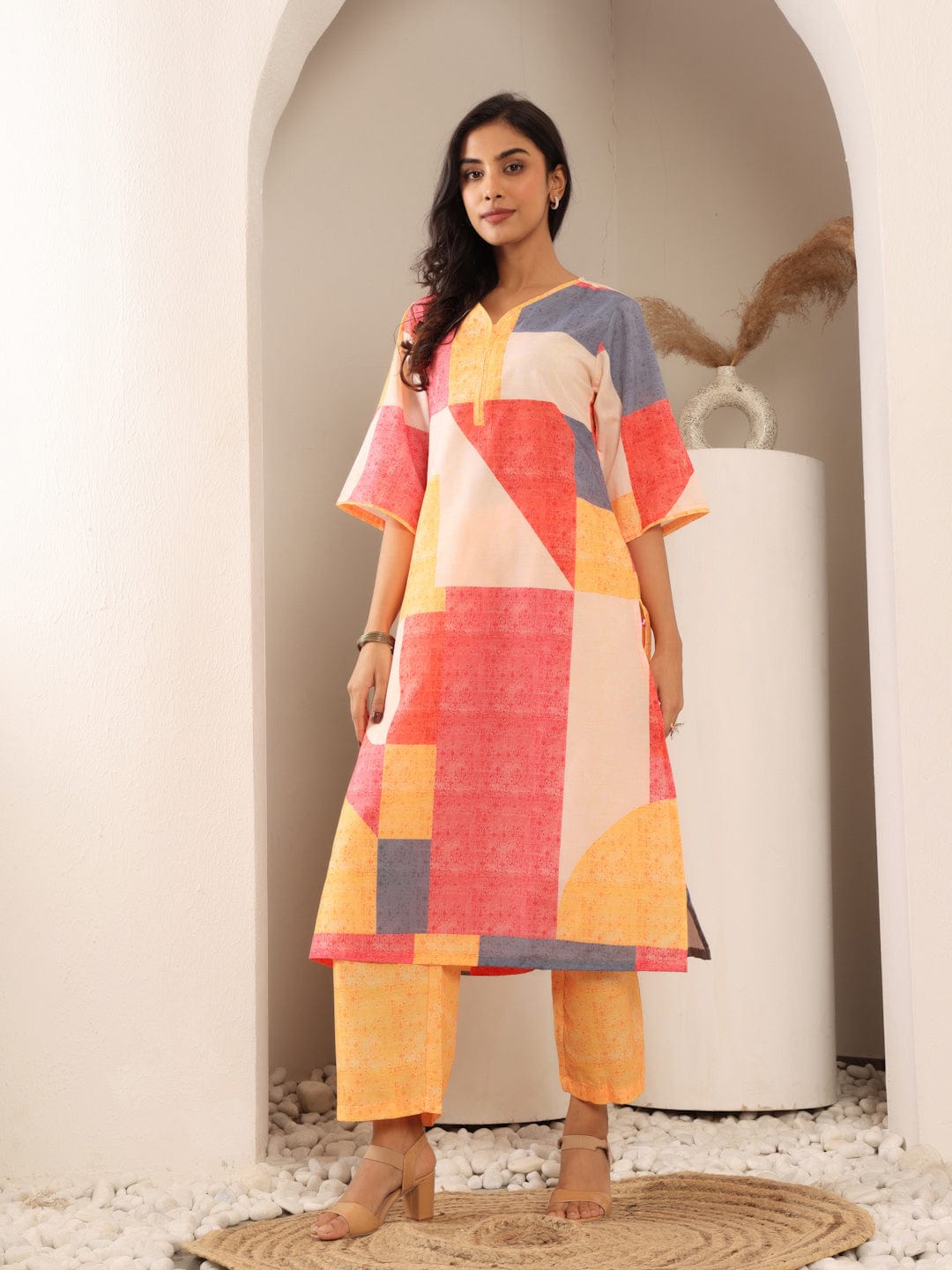 The Kurti Collection Women V Neck Abstract Printed Straight Kurta Paired With Bottom