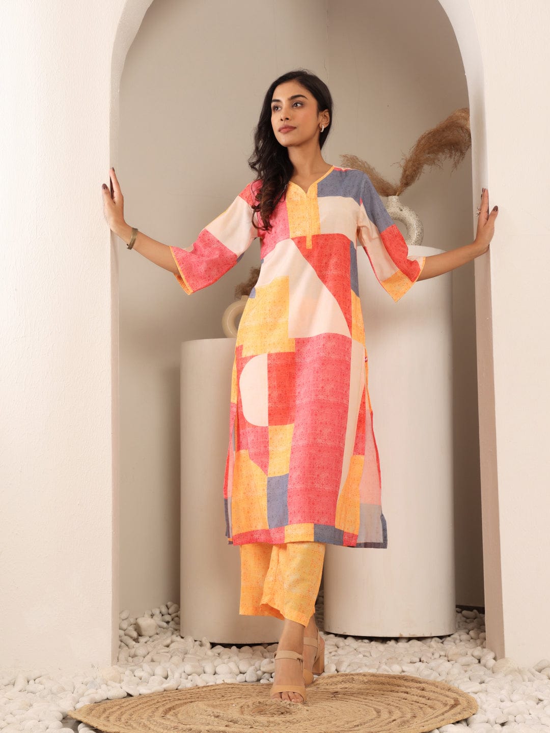 The Kurti Collection Women V Neck Abstract Printed Straight Kurta Paired With Bottom