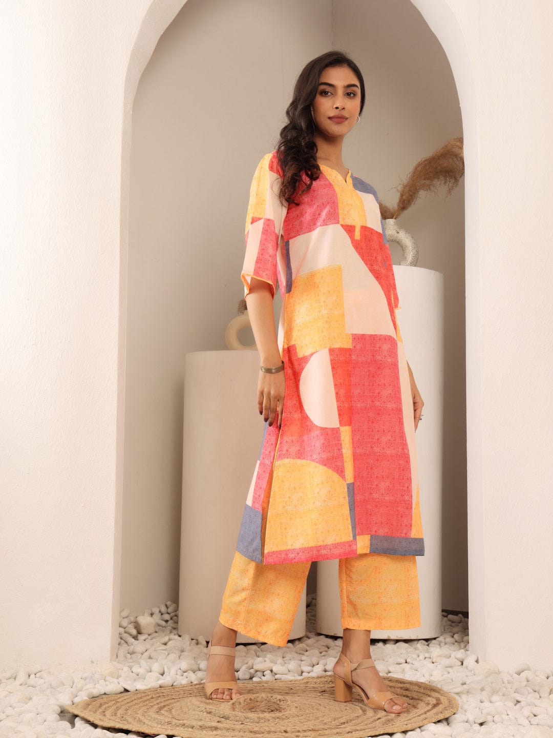 The Kurti Collection Women V Neck Abstract Printed Straight Kurta Paired With Bottom