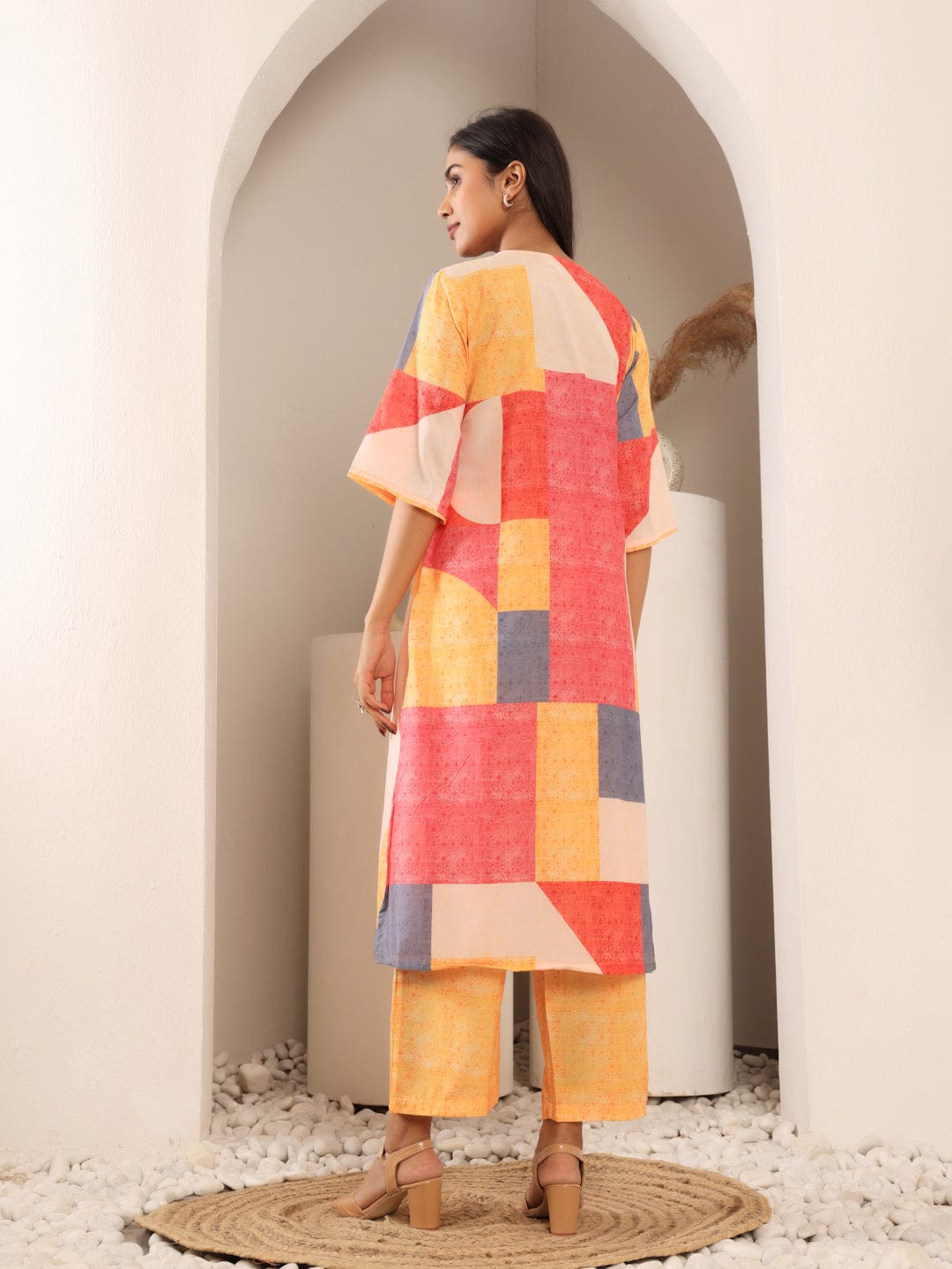 The Kurti Collection Women V Neck Abstract Printed Straight Kurta Paired With Bottom