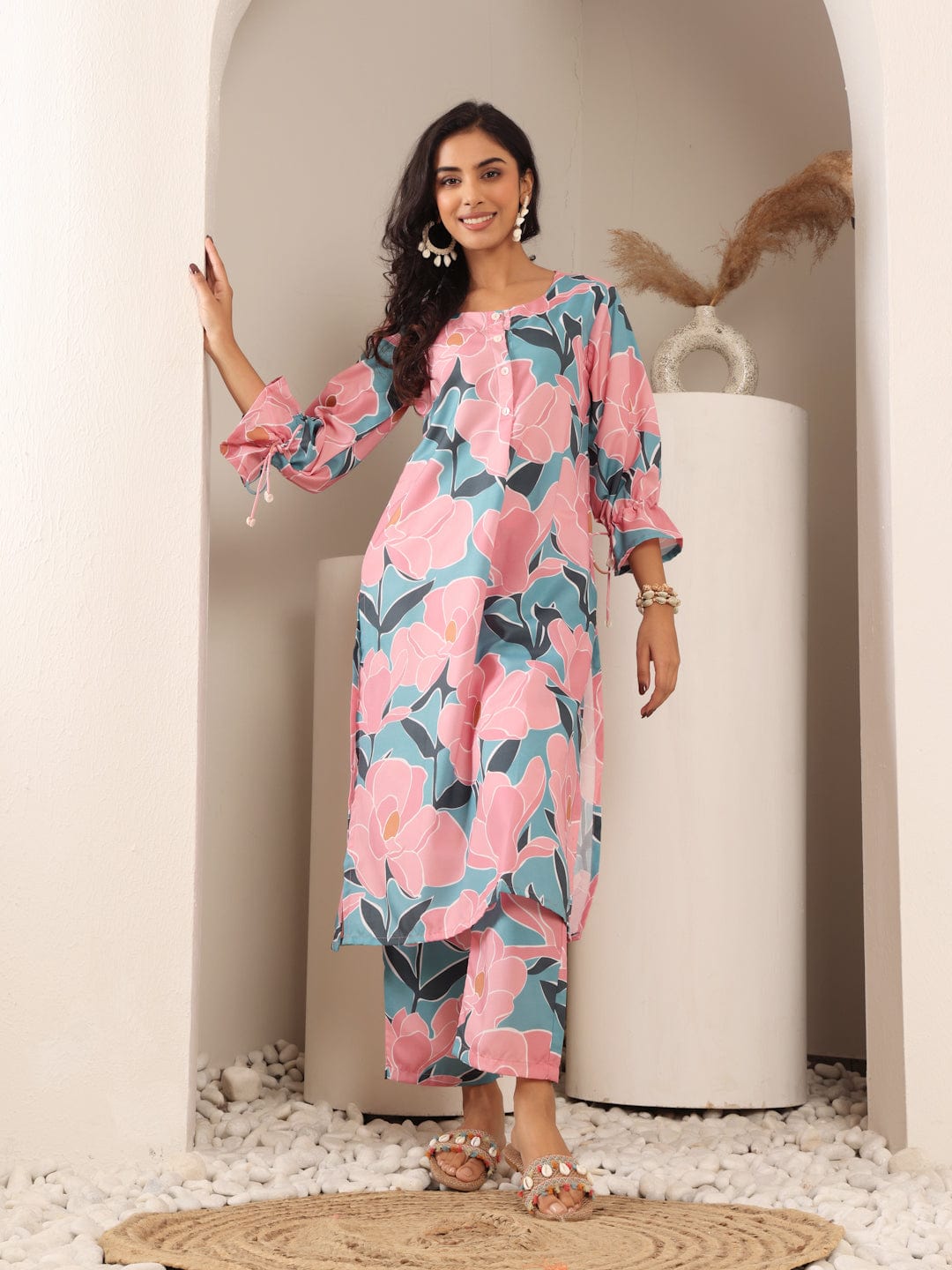 The Kurti Collection Women Blue And Pink Floral Printed Kurta Set With Side Slit And Trendy Puffy Sleeve With Tie Detail.