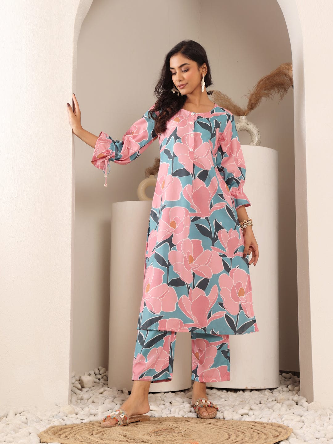 The Kurti Collection Women Blue And Pink Floral Printed Kurta Set With Side Slit And Trendy Puffy Sleeve With Tie Detail.