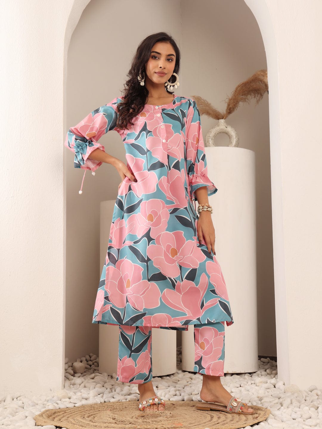 The Kurti Collection Women Blue And Pink Floral Printed Kurta Set With Side Slit And Trendy Puffy Sleeve With Tie Detail.