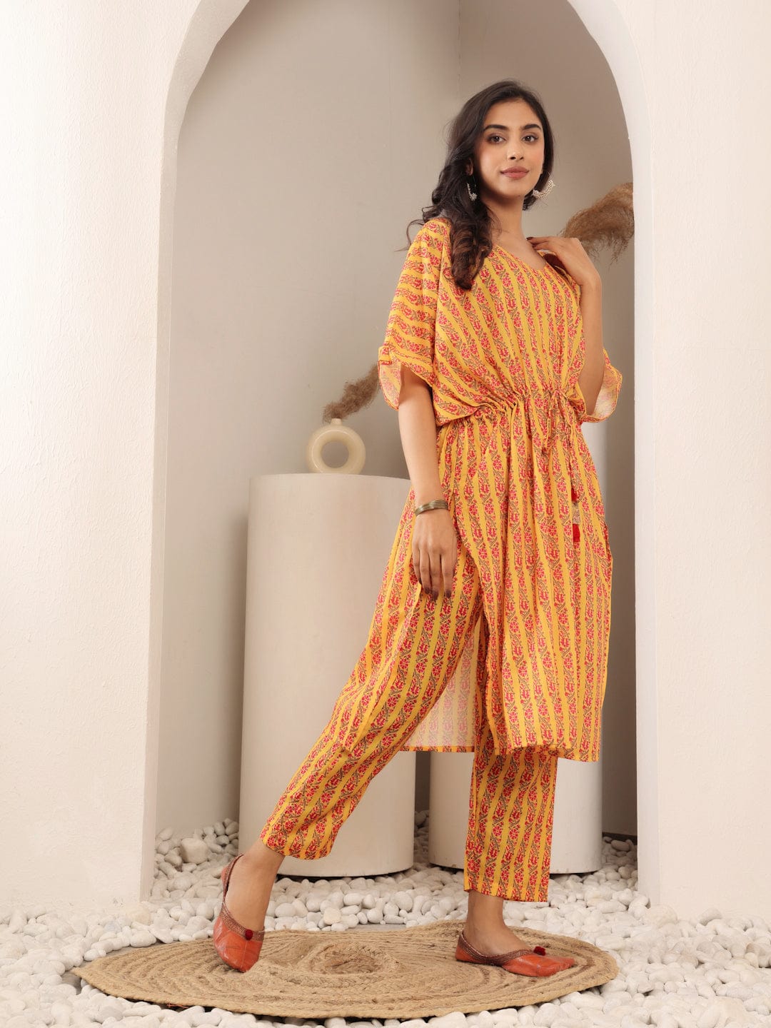 The Kurti Collection Women Floral Printed V Neck Kaftan With Trouser