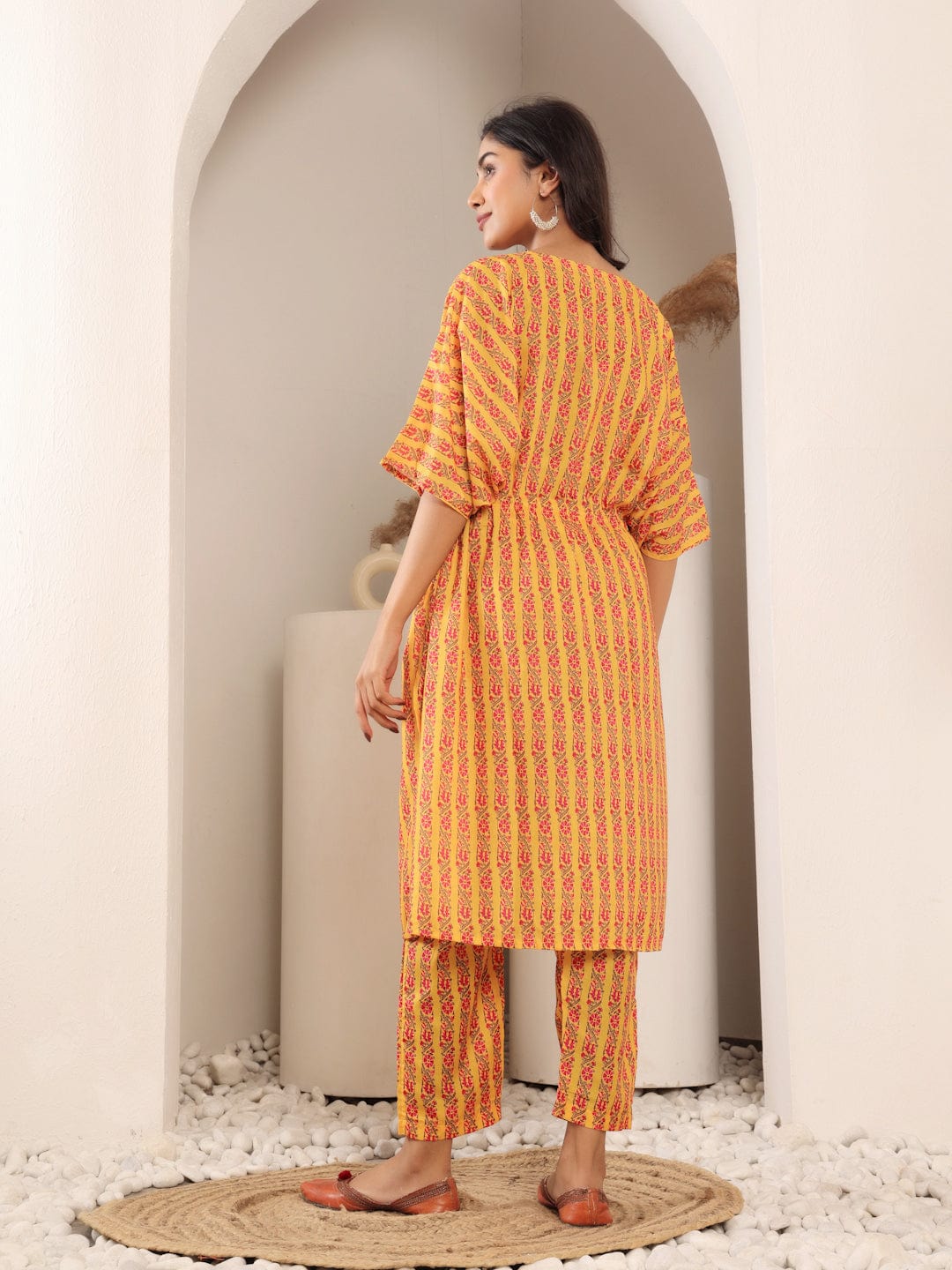 The Kurti Collection Women Floral Printed V Neck Kaftan With Trouser